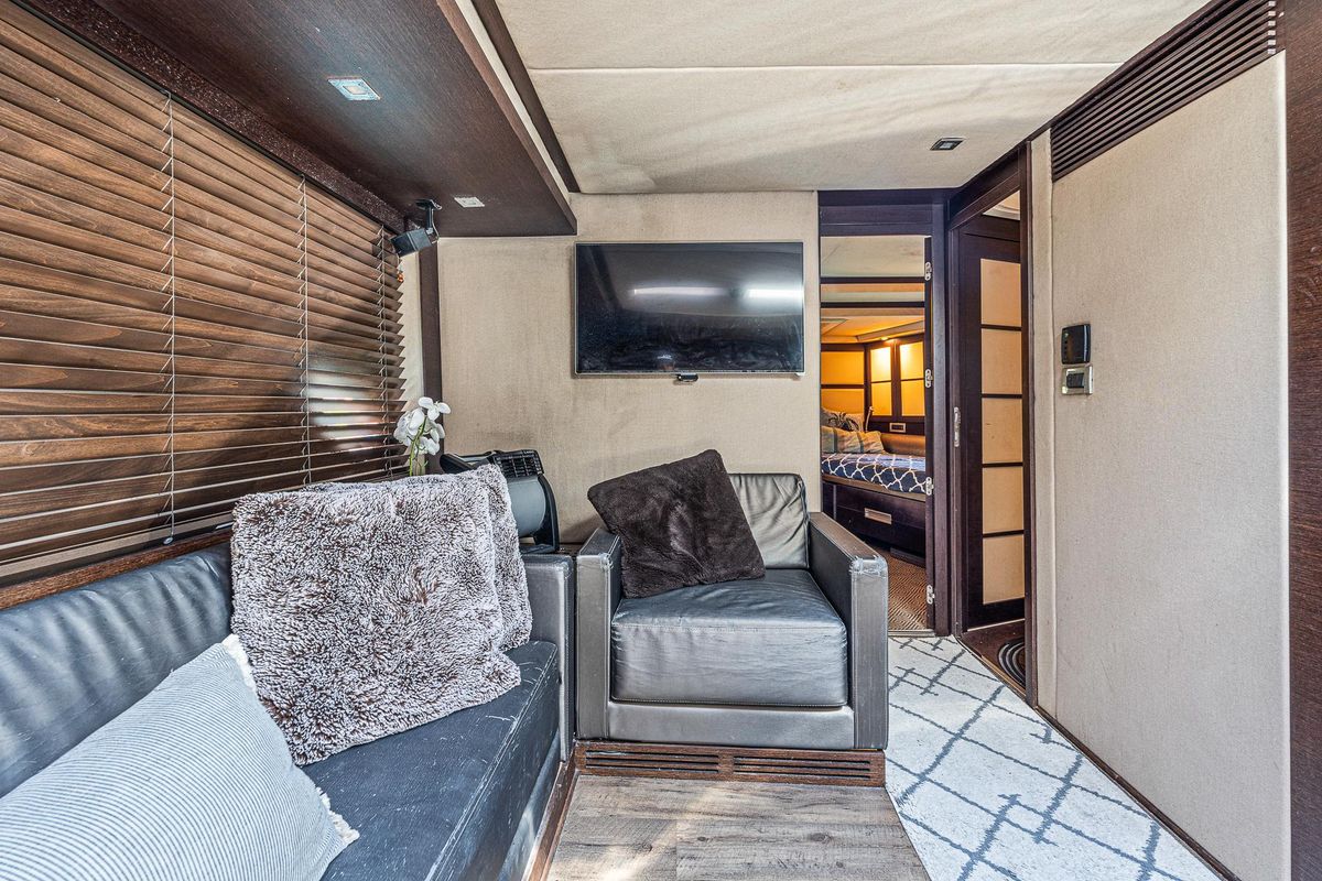 2007 Azimut 62 