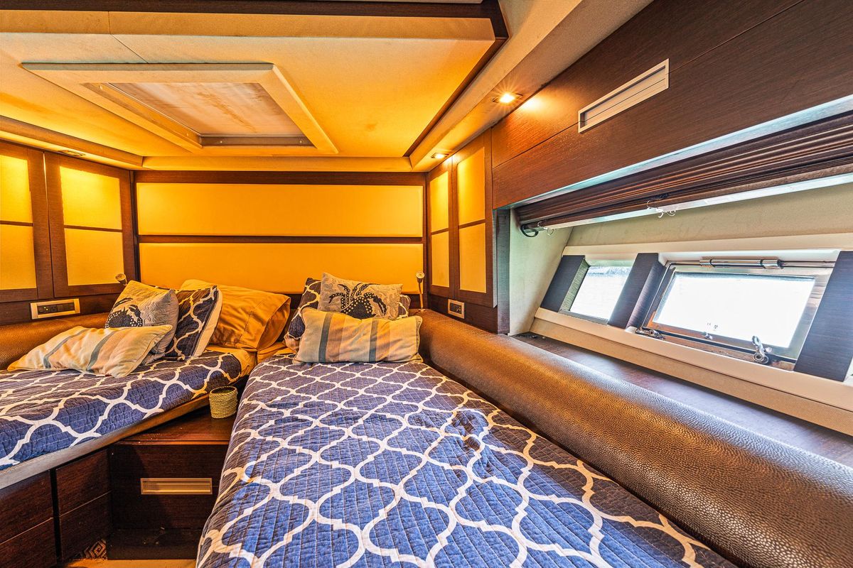 2007 Azimut 62 