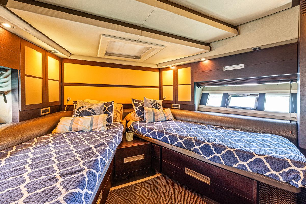 2007 Azimut 62 