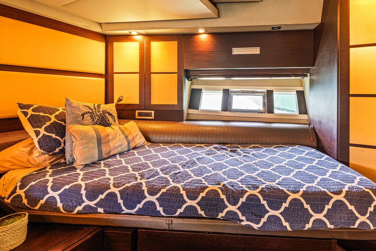 2007 Azimut 62 