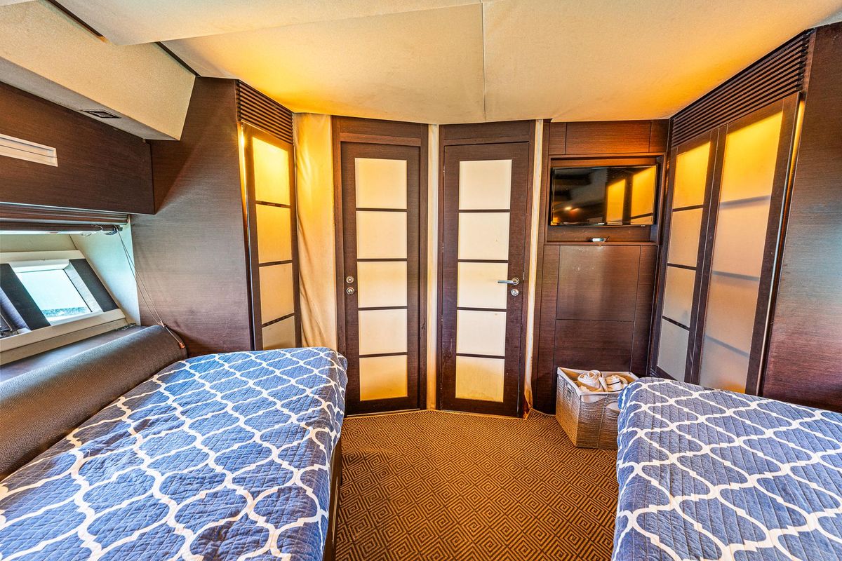 2007 Azimut 62 