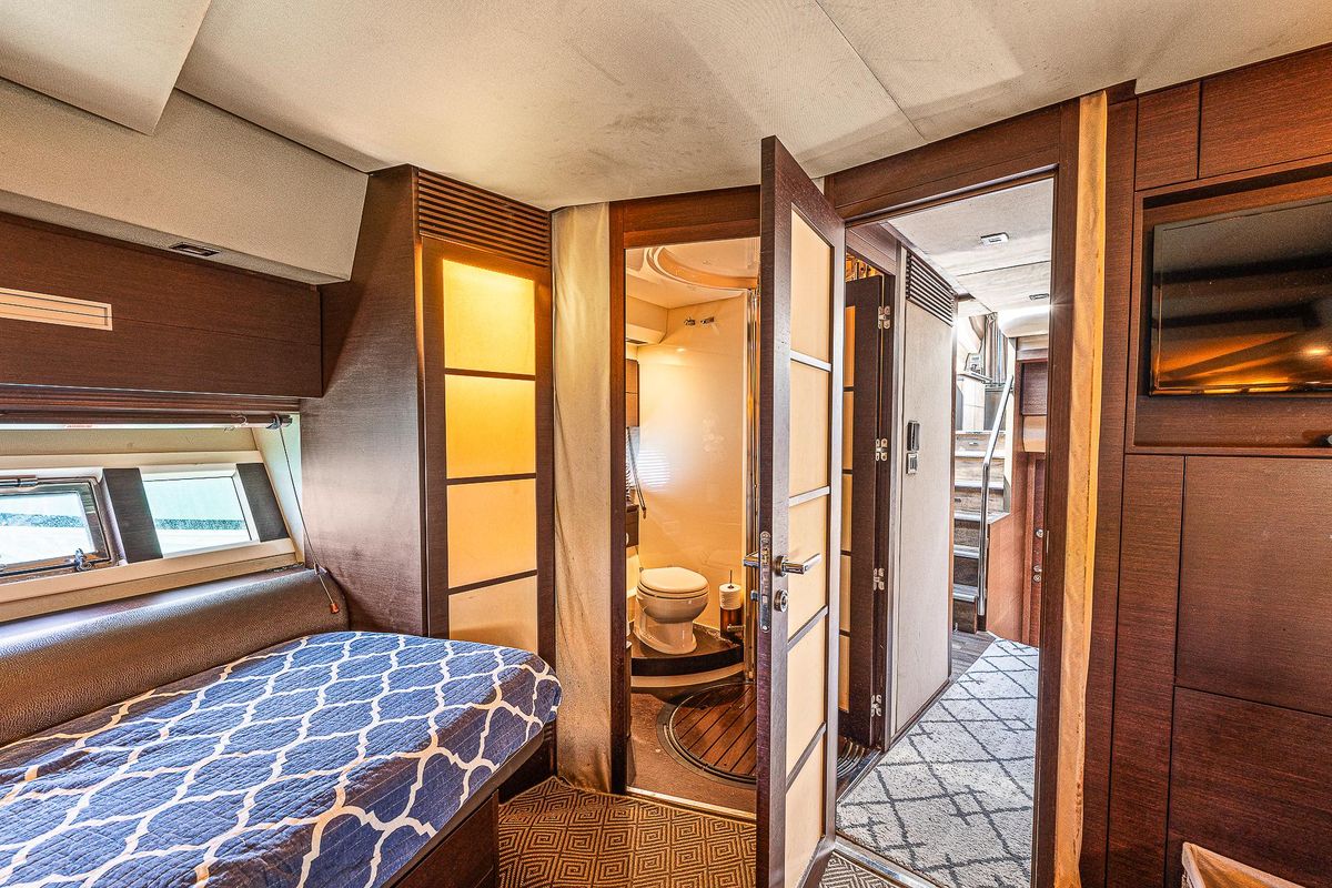 2007 Azimut 62 