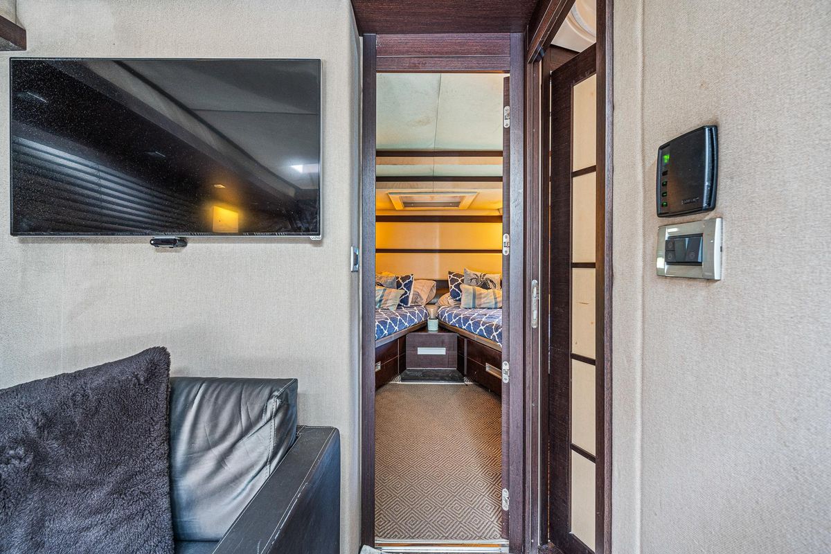 2007 Azimut 62 