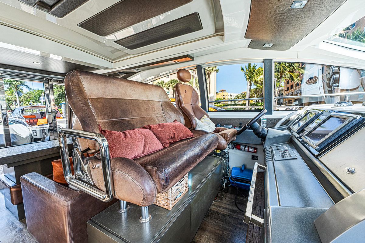 2007 Azimut 62 