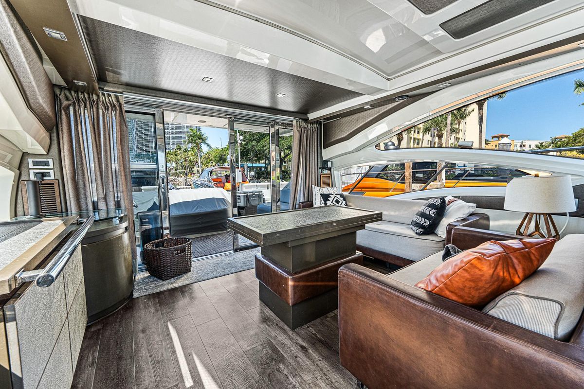 2007 Azimut 62 