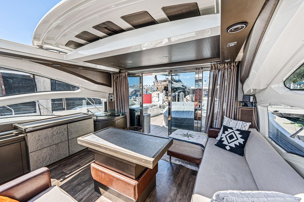 2007 Azimut 62 