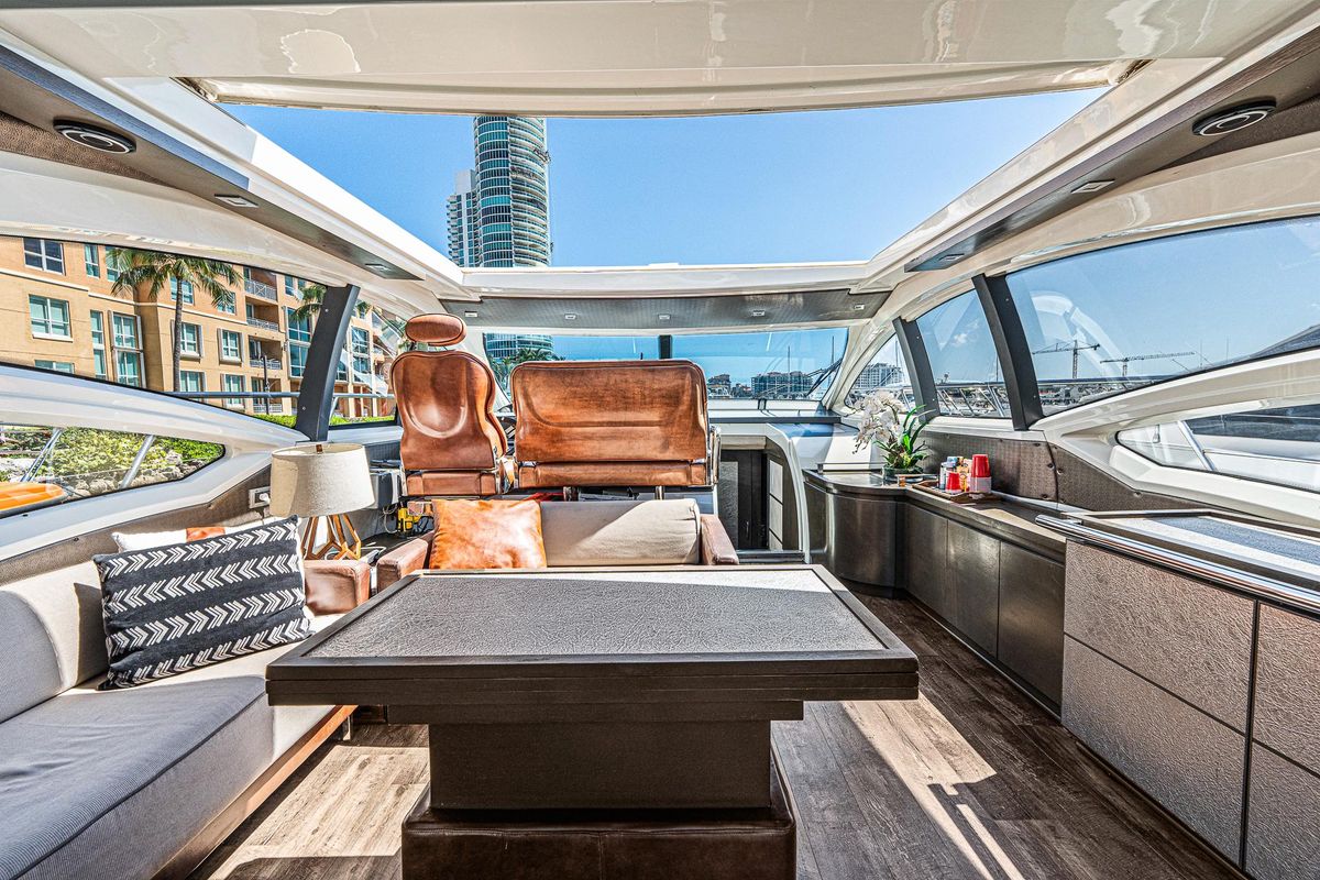 2007 Azimut 62 