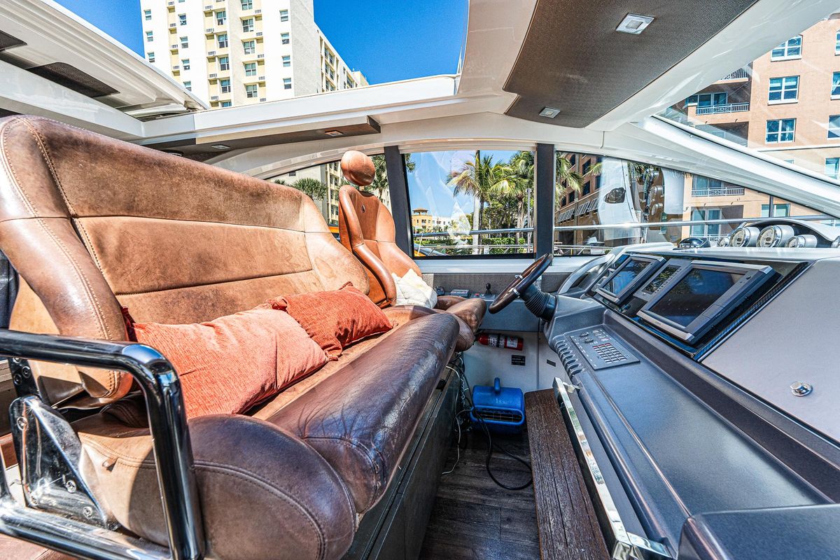2007 Azimut 62 