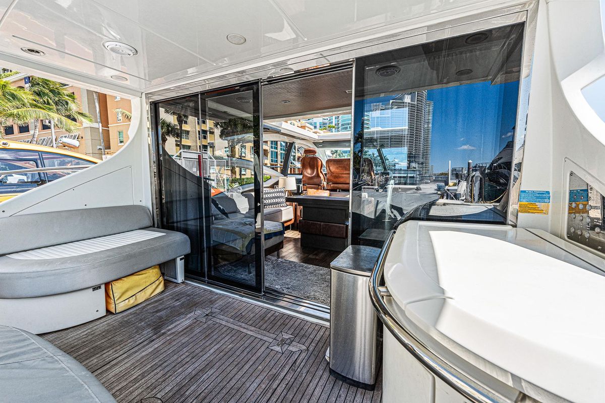2007 Azimut 62 