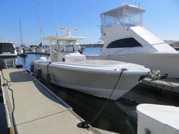 2017 32' Edgewater-320CC Newport Beach, CA, US