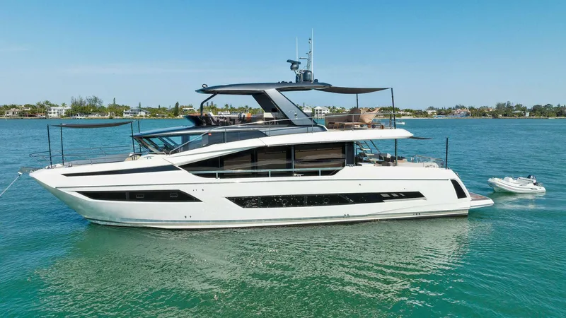 Infinity Yacht Photos Pics 