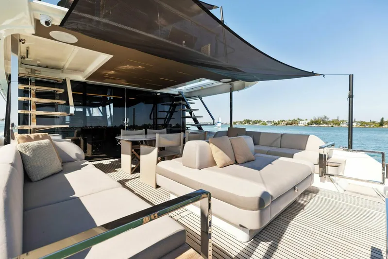 Infinity Yacht Photos Pics 