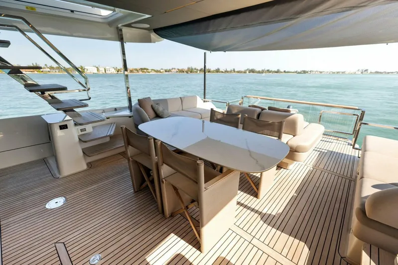 Infinity Yacht Photos Pics Cockpit Dinette