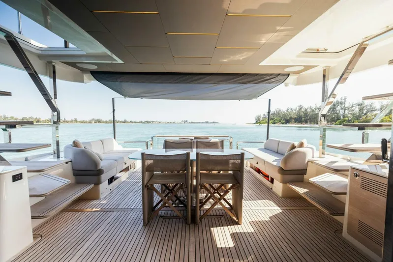 Infinity Yacht Photos Pics Cockpit Dinette