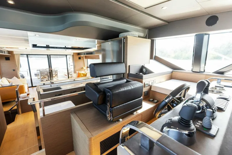 Infinity Yacht Photos Pics Helm