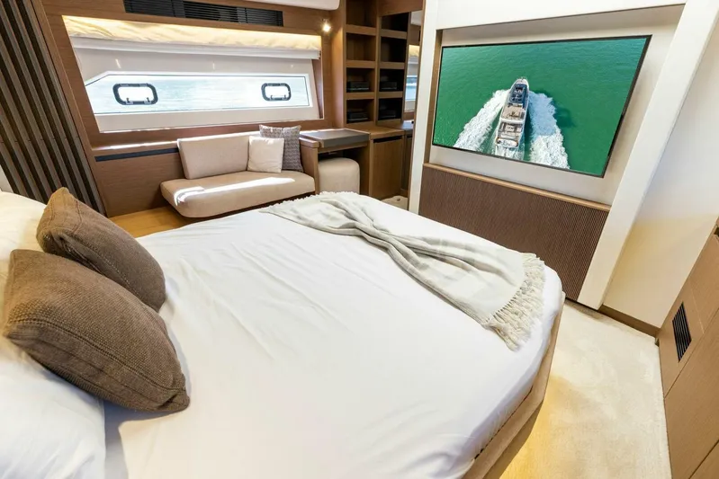 Infinity Yacht Photos Pics Master Stateroom