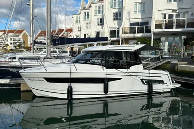 2020 Jeanneau Merry Fisher 895 Offshore