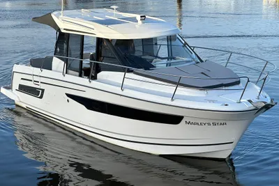 2020 Jeanneau Merry Fisher 895 Offshore