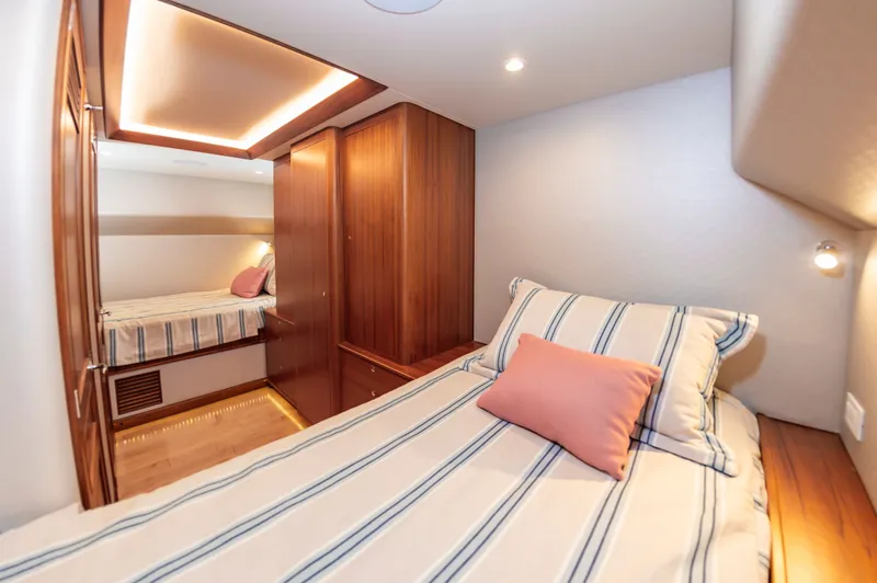 Privateer Yacht Photos Pics 