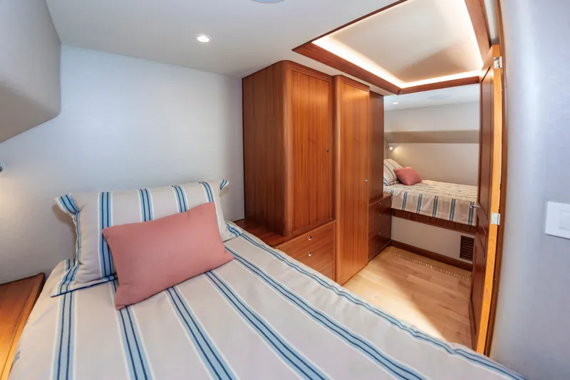 Privateer Yacht Photos Pics 