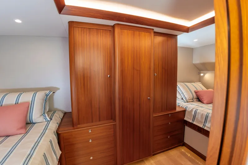 Privateer Yacht Photos Pics 