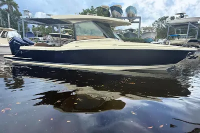 Chris-Craft Calypso 32