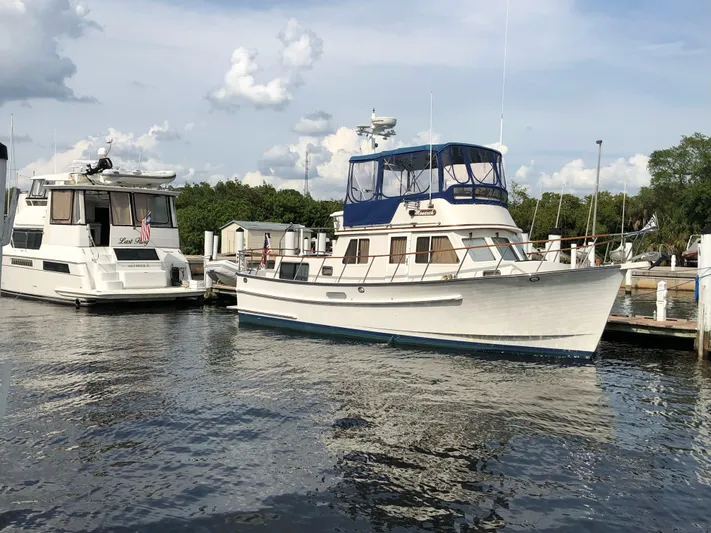 Monarch Yacht Photos Pics 