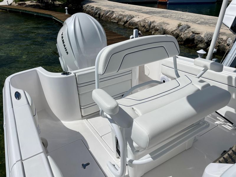 2022 Intrepid 245 Center Console