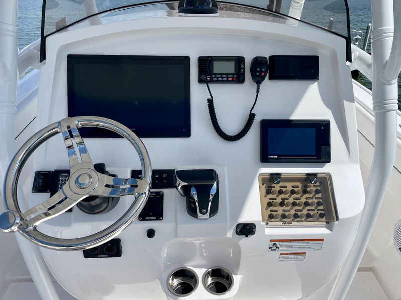 2022 Intrepid 245 Center Console