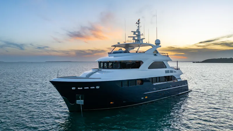 Intrigue Yacht Photos Pics 