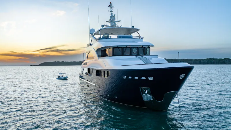Intrigue Yacht Photos Pics 