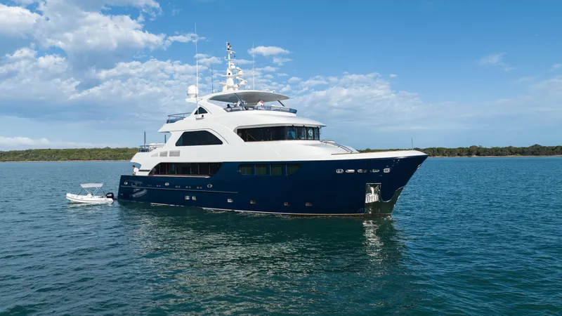Intrigue Yacht Photos Pics 