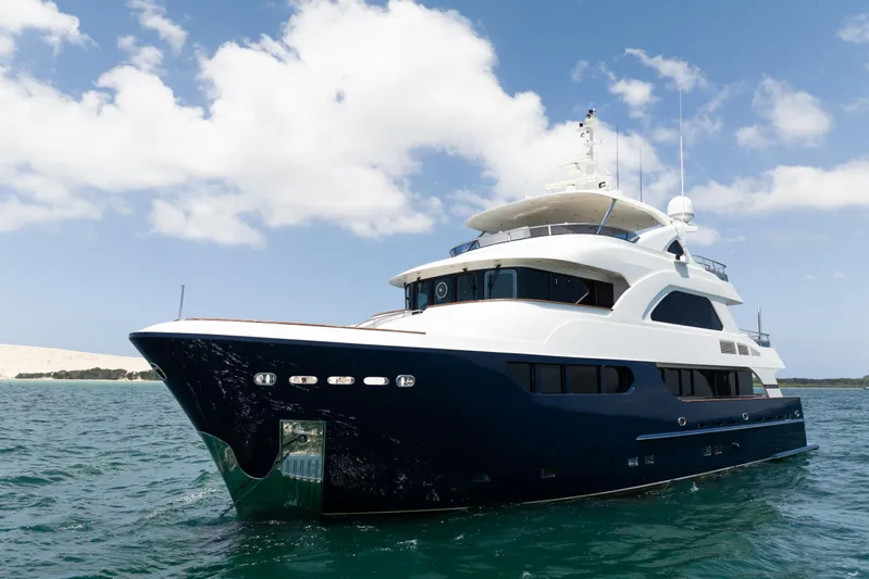 Intrigue Yacht Photos Pics Luxurious 2010 Jade 95 Motor Yacht cruising on open water under a clear sky.