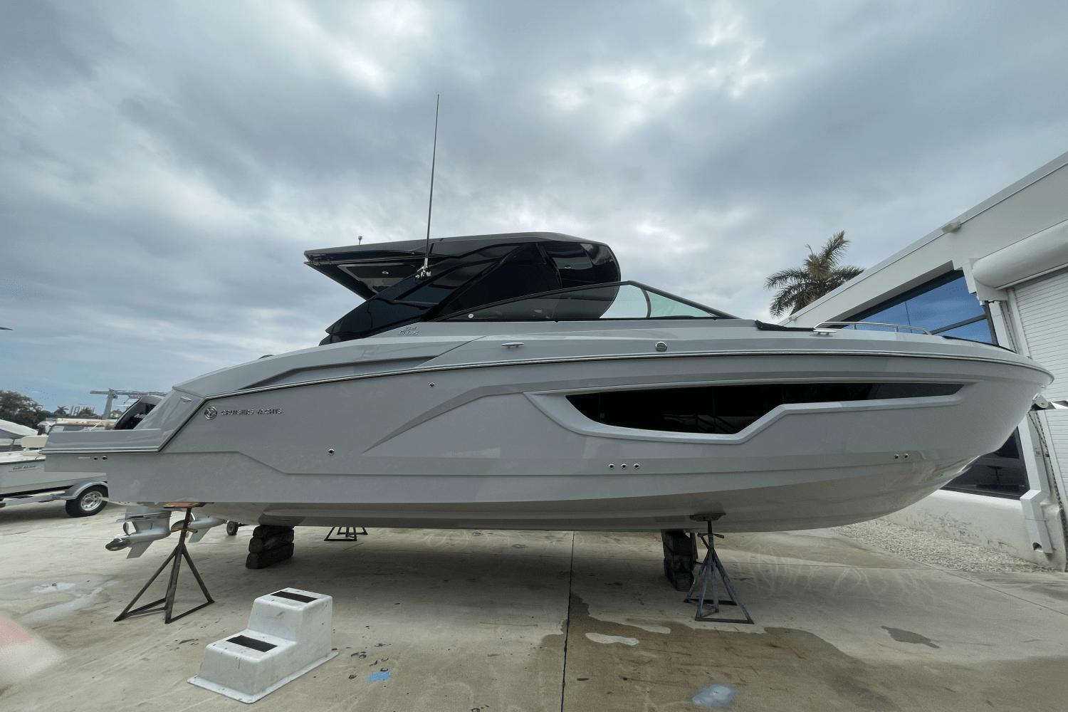 2024 Cruisers Yachts 34 GLS South Beach Outboard Runabout for sale ...