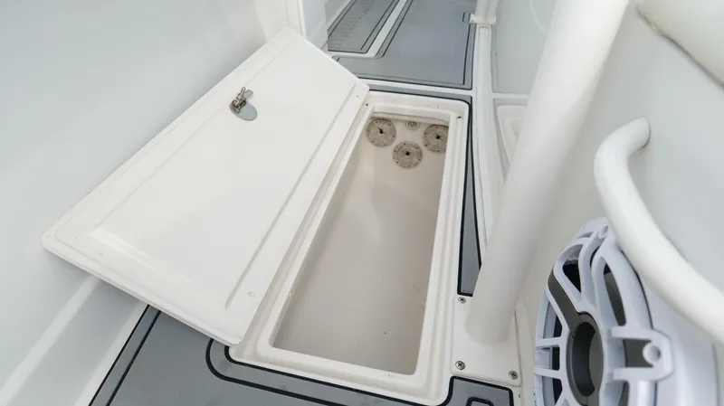 Extremely Clean / Fish Ready Yacht Photos Pics Open storage compartment on a 2004 Jupiter 31 FS boat deck.