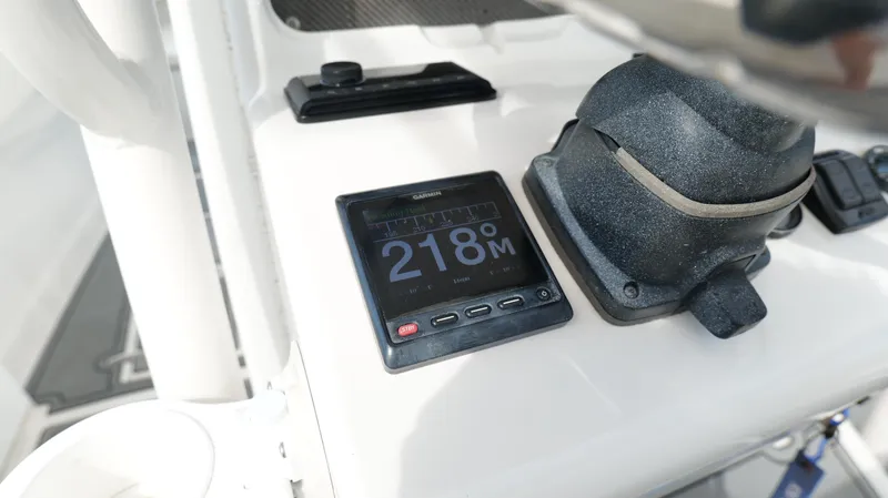 Extremely Clean / Fish Ready Yacht Photos Pics Close-up of a 2004 Jupiter 31 FS boat dashboard with navigation display.