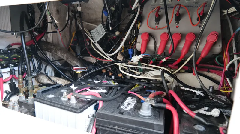 Extremely Clean / Fish Ready Yacht Photos Pics Electrical wiring and battery setup inside a 2004 Jupiter 31 FS boat.