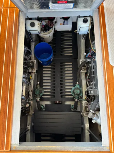 The Edge Yacht Photos Pics 