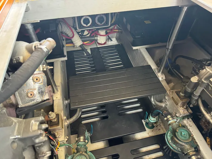 The Edge Yacht Photos Pics 