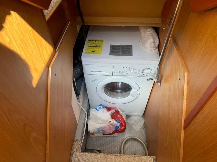 The Edge Yacht Photos Pics 