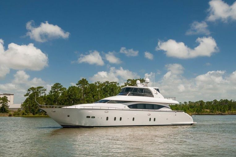 2015-84-maiora-84-motor-yacht