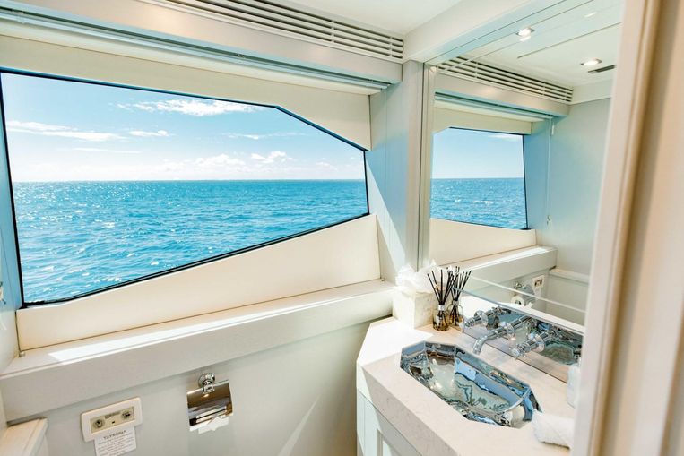 2012-131-5-sunseeker-40-metre-yacht