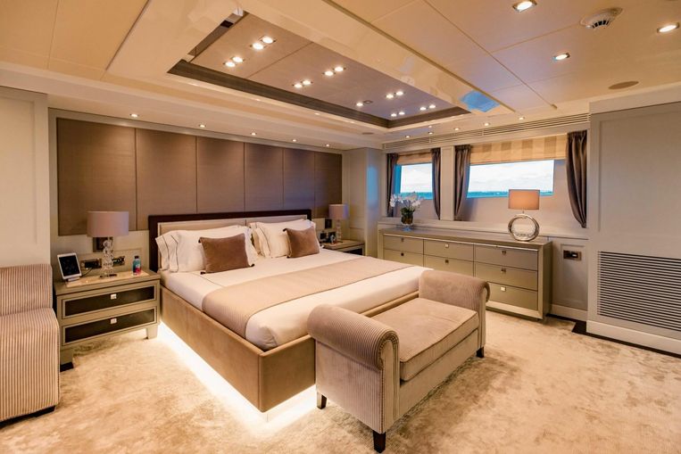 2012-131-5-sunseeker-40-metre-yacht
