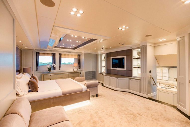 2012-131-5-sunseeker-40-metre-yacht
