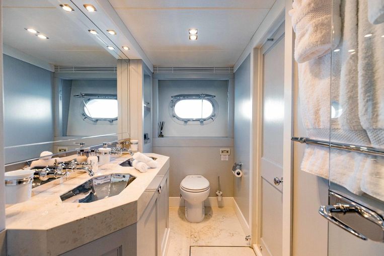 2012-131-5-sunseeker-40-metre-yacht