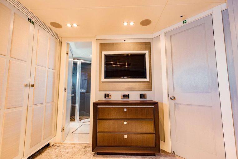 2012-131-5-sunseeker-40-metre-yacht