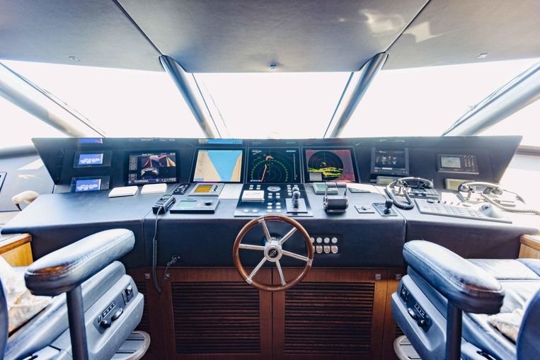 2012-131-5-sunseeker-40-metre-yacht