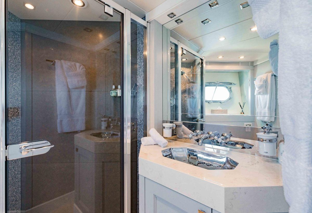 2012 Sunseeker 131 