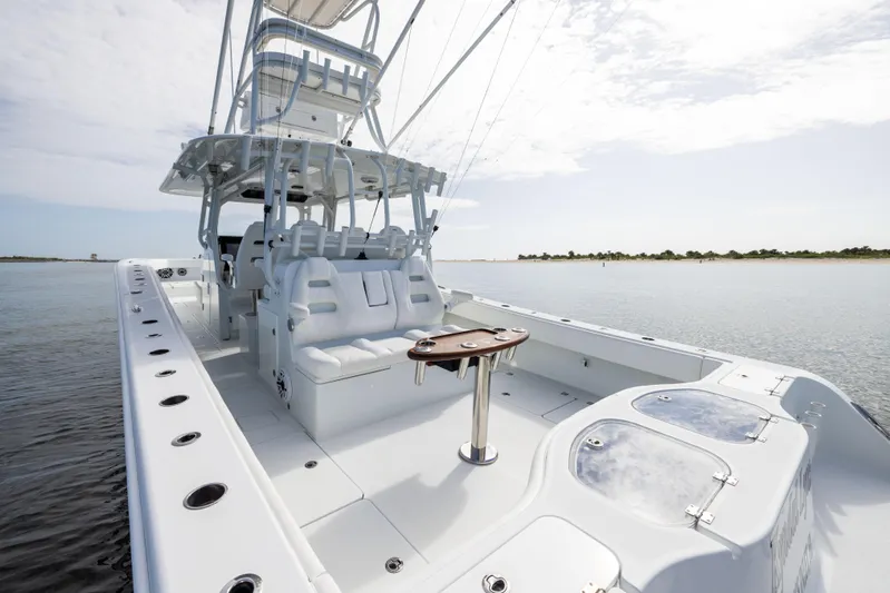  Yacht Photos Pics 2023 Freeman 42 LR boat with spacious deck and seating on calm water.