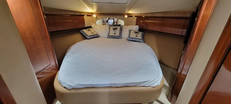 Yacht Photos Pics Luxurious bedroom in 2004 Sea Ray 455 Sundancer yacht with cozy bedding.